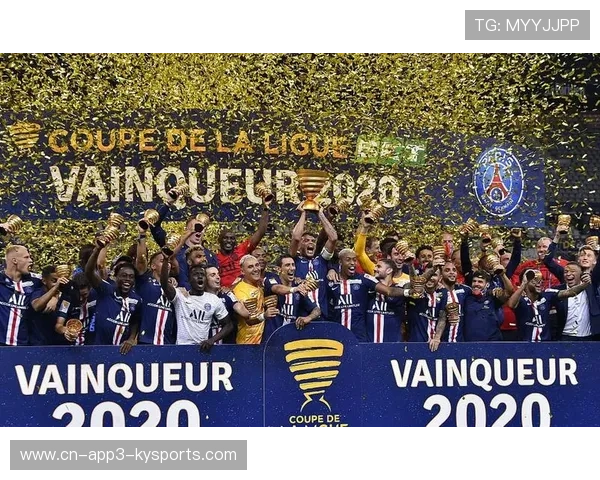 法国发行巴黎圣日耳曼三冠王纪念邮票,限量版抢购一空。 法国发行巴黎圣日耳曼三冠王纪念邮票,限量版抢购一空。